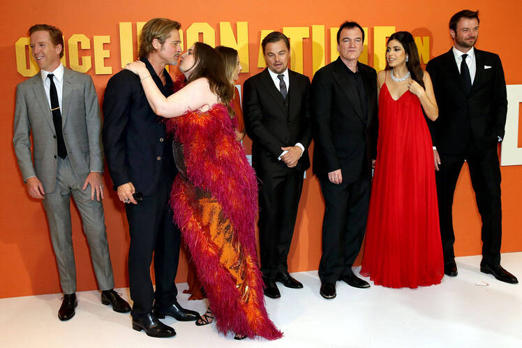 Lena Dunham Addresses Her Awkward Kiss With Brad Pitt