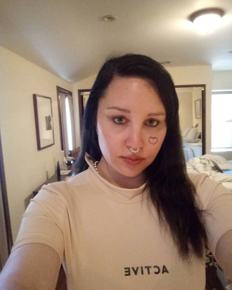 amanda bynes update engagement therapy school