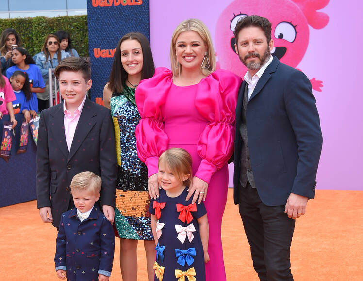 Kelly Clarkson and Husband Brandon Blackstock With Kids Savannah, Seth, River and Remington