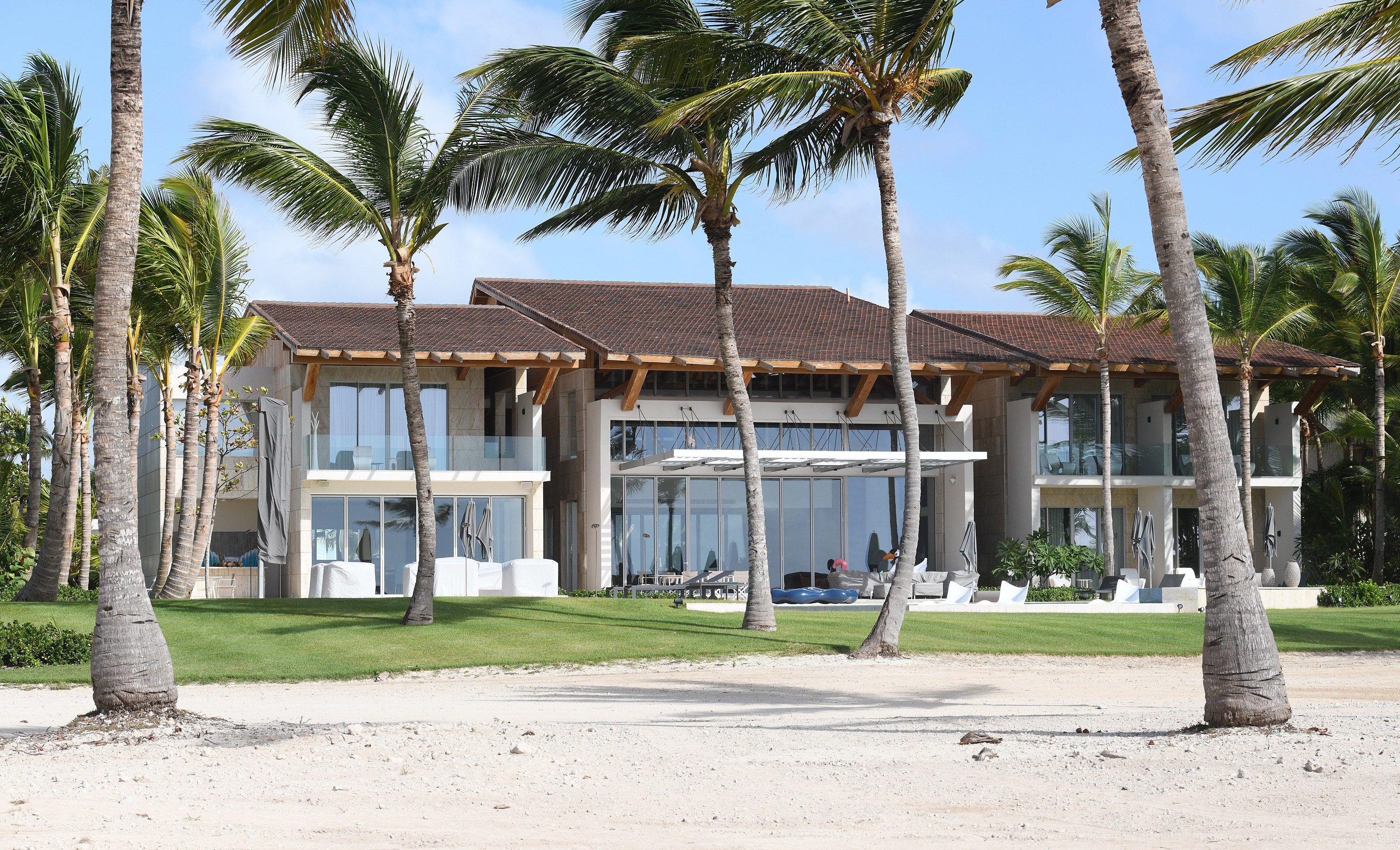 Kim Kardashian and Kanye Vacation at Caribbean Resort: See Photos