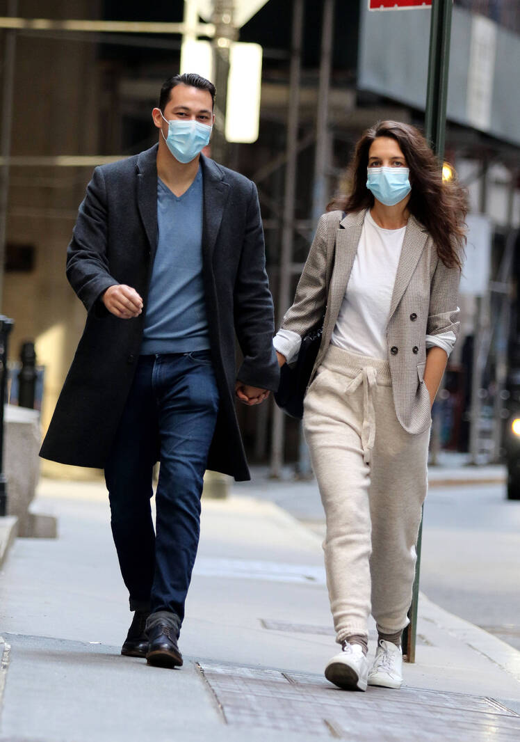 Katie Holmes and Emilio Vitolo Hold Hands During Walk in NYC