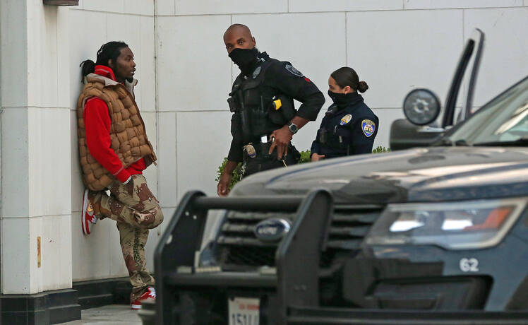 offset detained police