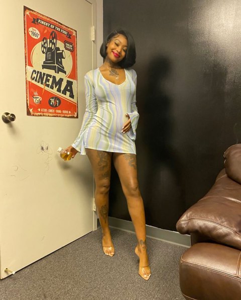 Download Is Summer Walker Pregnant She Seemingly Debuts Baby Bump