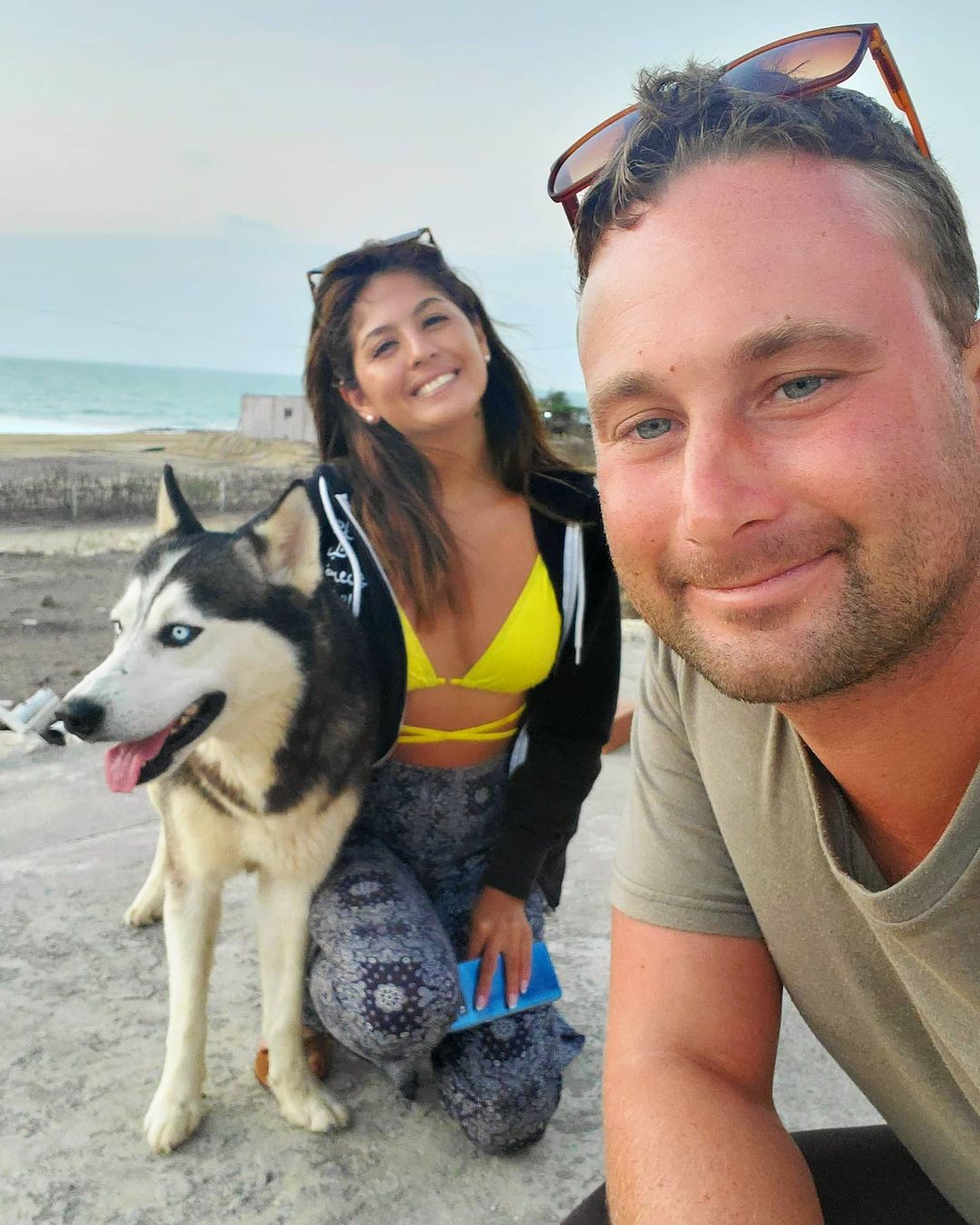 90 Day Fiance Are Evelin Corey Married Details In Touch Weekly 