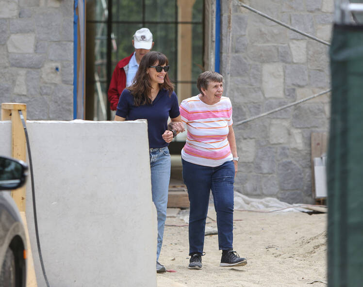 jennifer-garner-mom-house-tour-ben-affleck-jlo-miami-trip