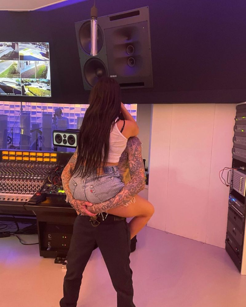 Kourtney Kardashian Straddles Travis Barker While Kissing: Pics