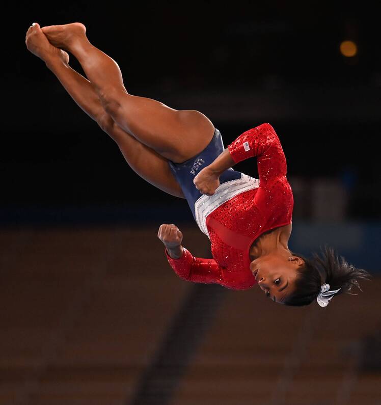Simone Biles Battling The Twisties