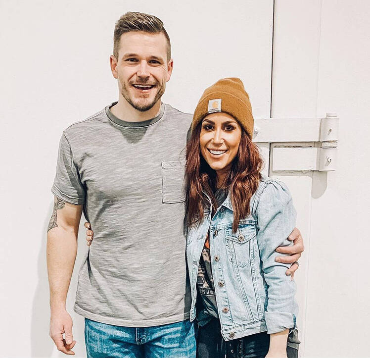 chelsea houska shares adorable workout selfie with husband cole deboer