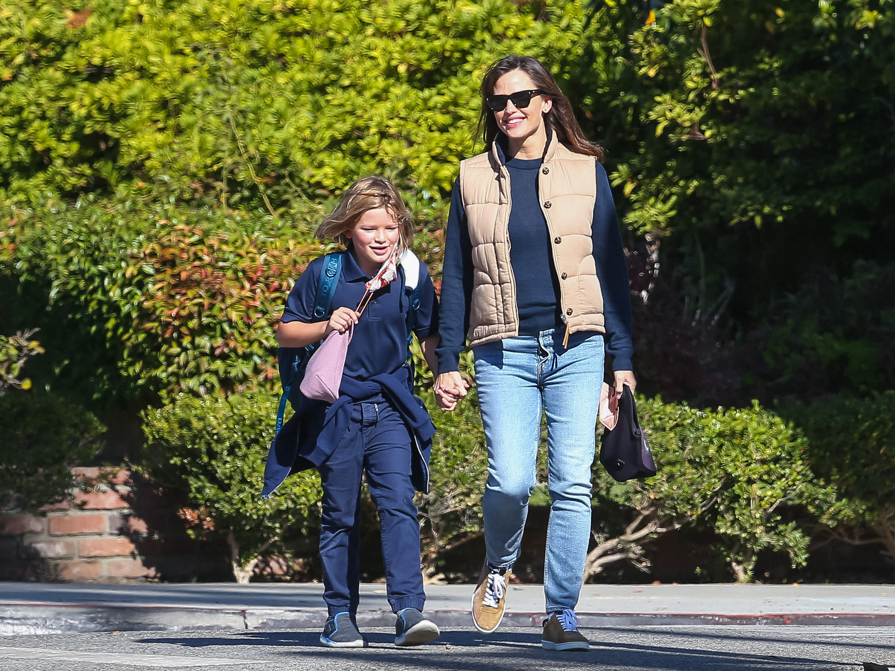 Jennifer Garner Reveals What is in Her Purse After Family Road Trip