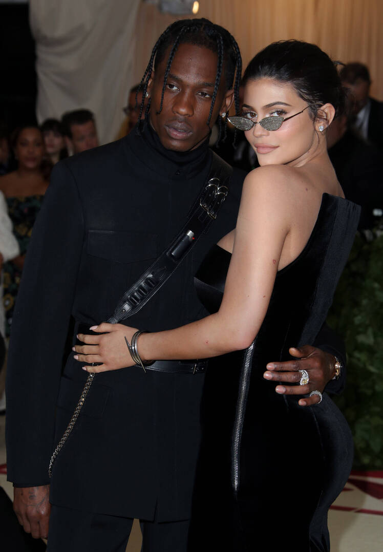 Kylie Jenner Travis Scott Beach PDA Photos