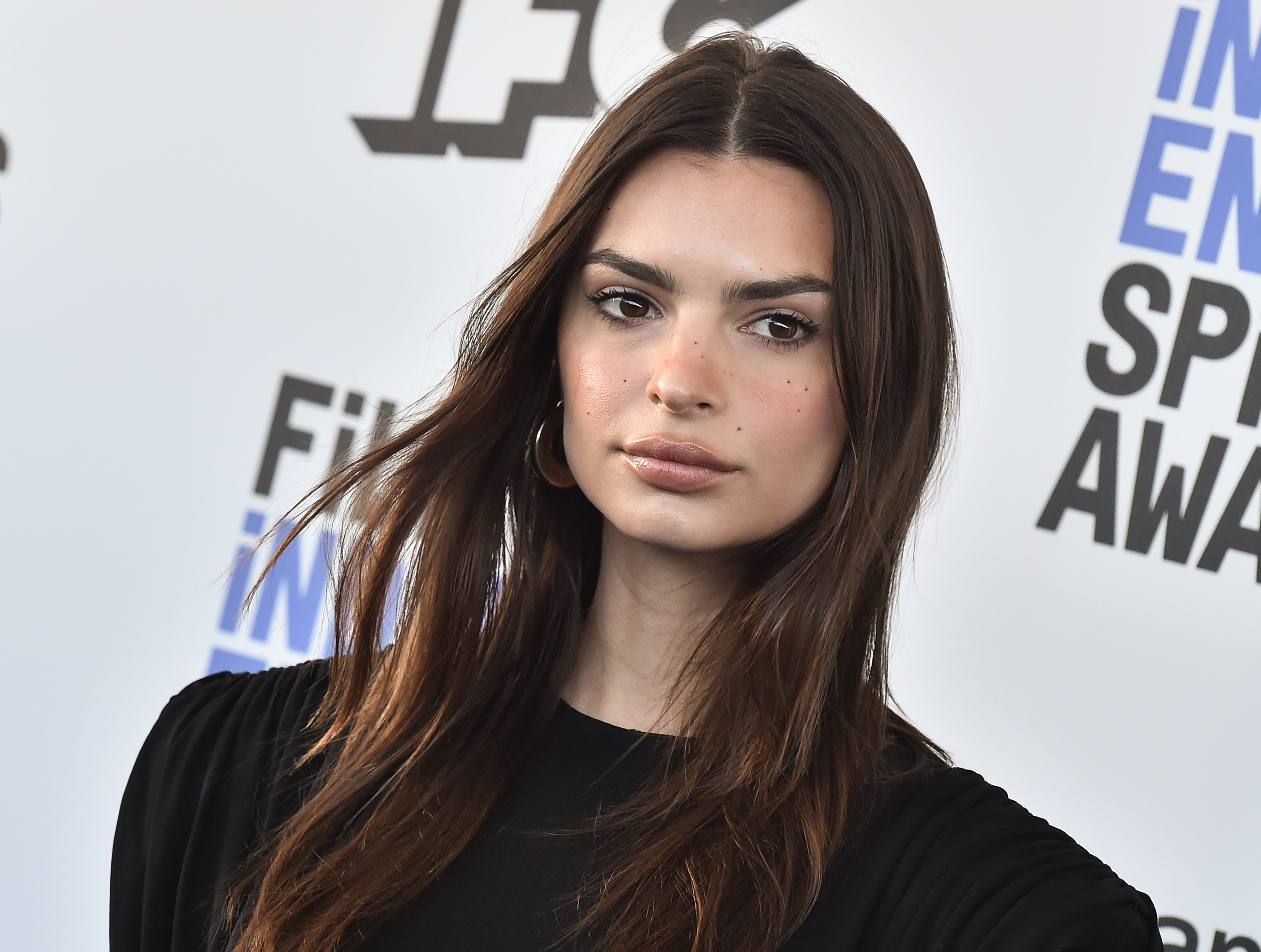 Emily Ratajkowski Net Worth How Much Money Model Makes In Touch Weekly