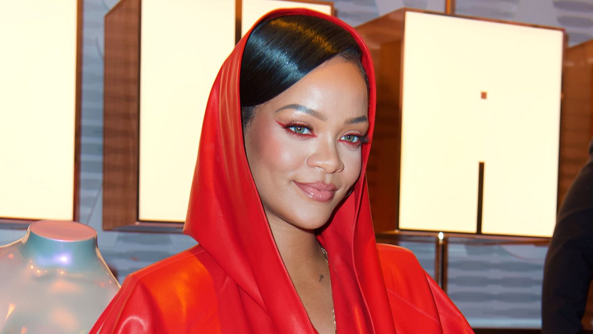 Rihanna Makes 1st Public Appearance Since Giving Birth Photos In Touch Weekly