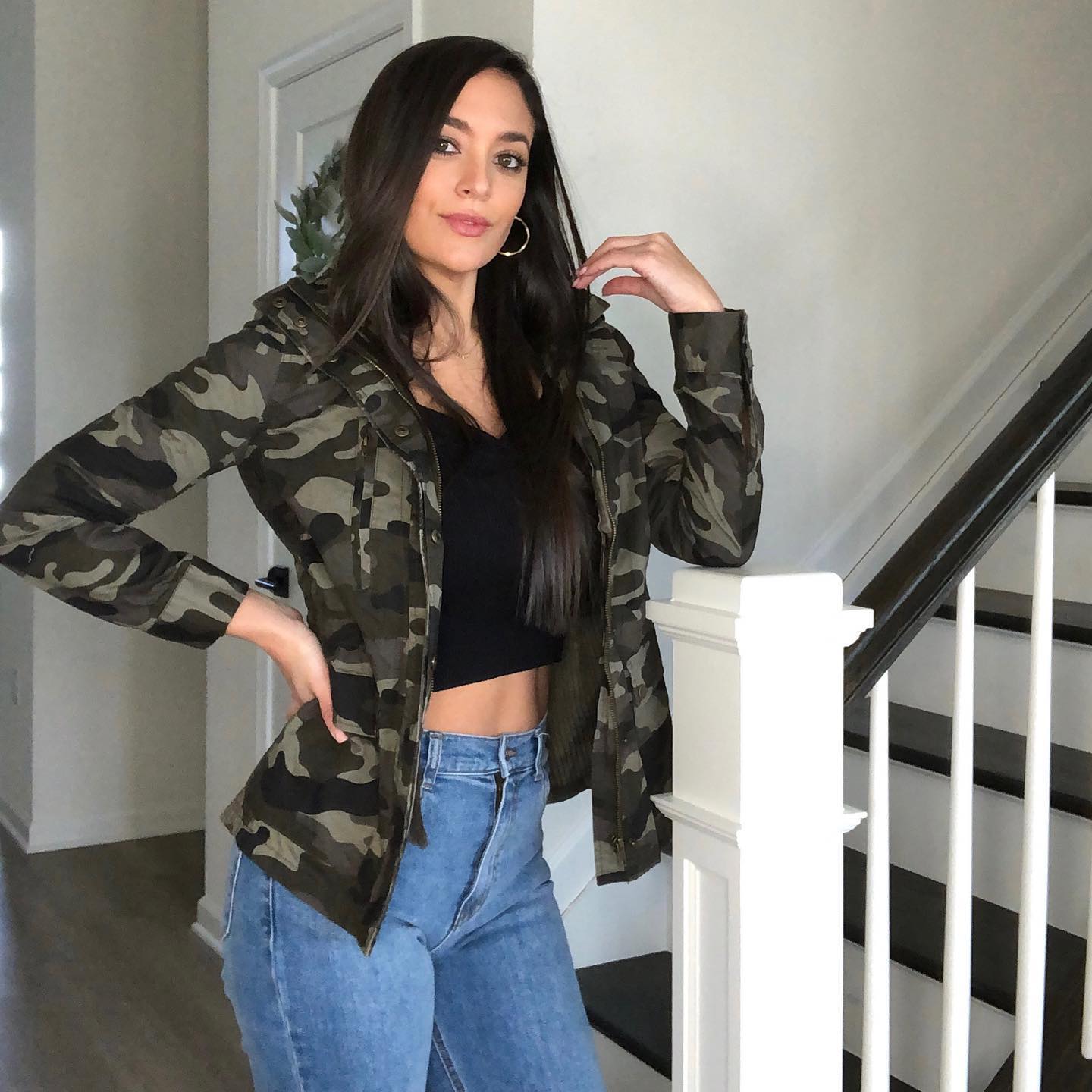Jersey Shore alum Sammi 'Sweetheart' Giancola shows off her curves in tight  jeans & black crop top in new video