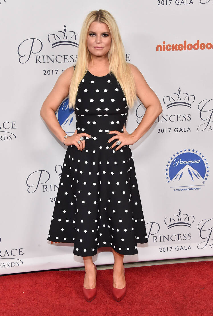 Jessica Simpson Shows Off Muscular Legs in Daisy Dukes After Impressive 100-Lb Weight Loss