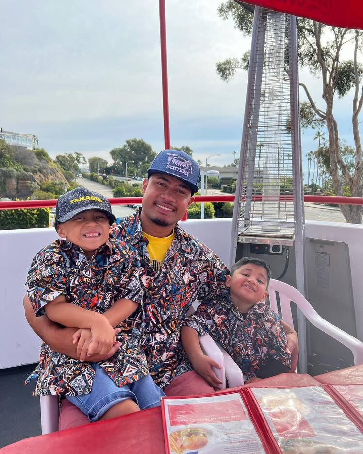 90 Day Fiance Asuelu Sons Holiday Reunion Photos 112