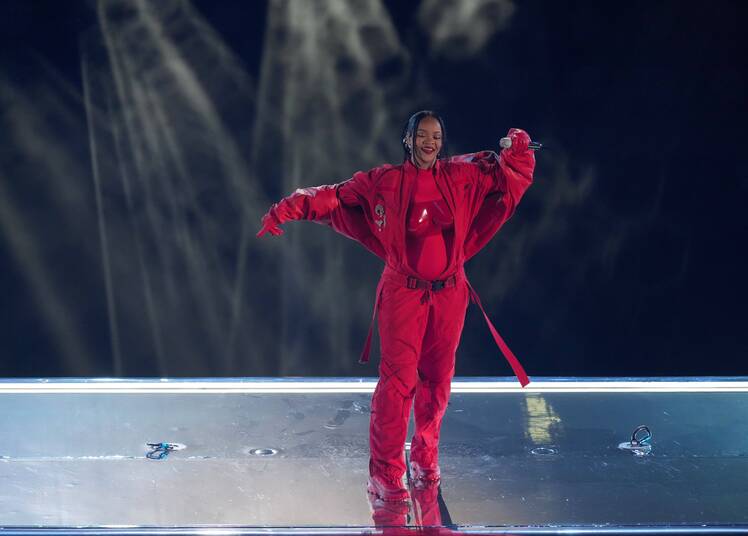 Rihanna Pregnant With Baby No. 2: Super Bowl Show Reveal