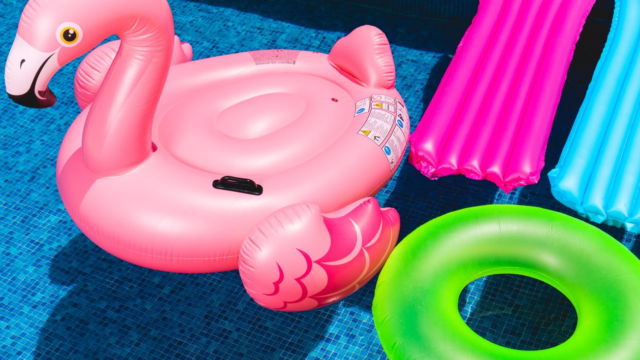 6 Essentials You Need To Throw The Ultimate Backyard Pool Party In