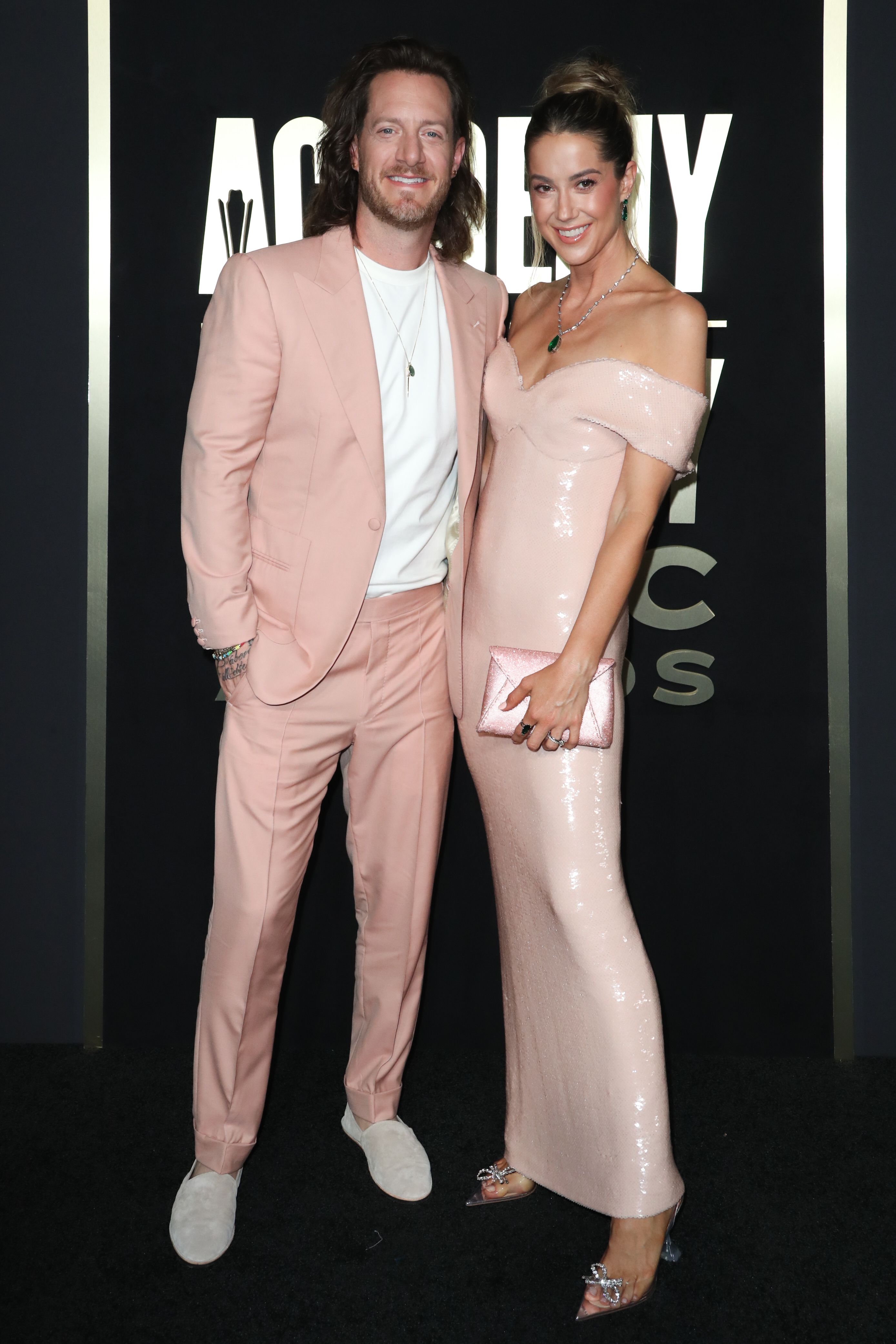 ACM Awards Red Carpet Arrivals 2023: Celebrity Style Photos With Live  Updates