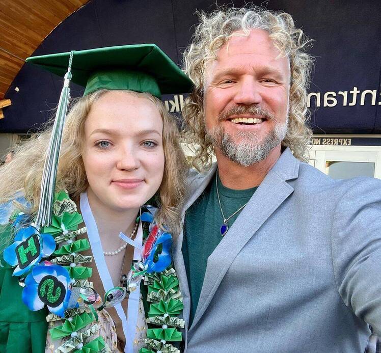 Sister Wives’ Savanah Brown Graduates High School: Photos