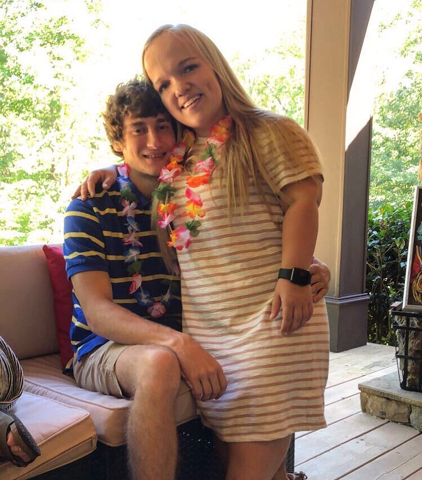 7 Little Johnstons' Trent cares for daughter Liz's baby Leighton