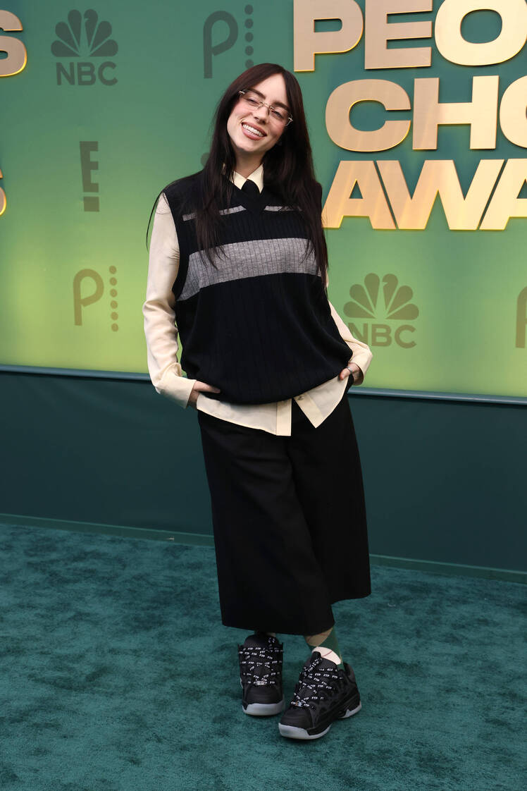 Billie Eilish Shades Guest List at People’s Choice Awards