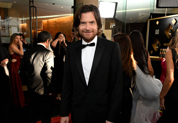 Jason Bateman in ‘Golden Handcuffs’ Amid Podcast Deal