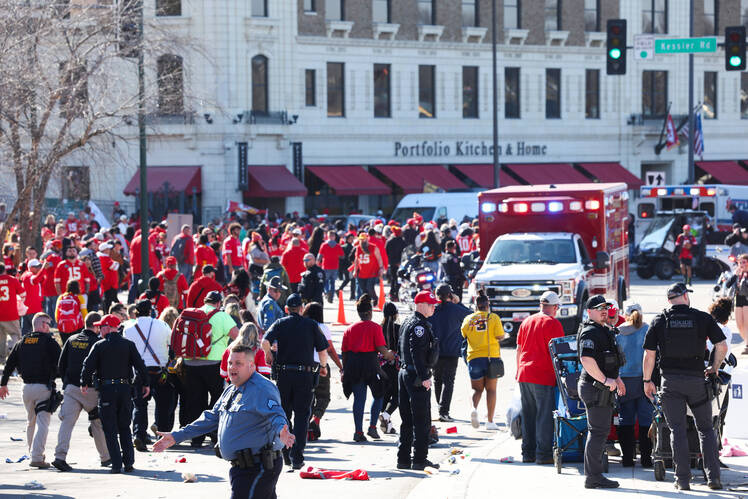 Players, Celebrities React to Chiefs Parade Shooting
