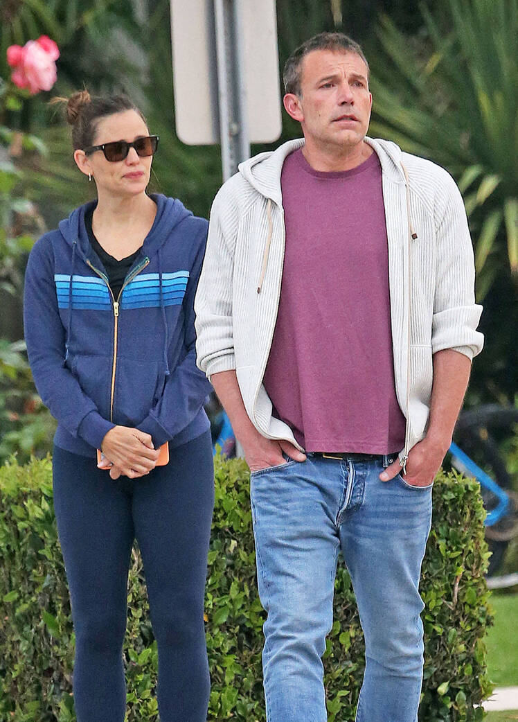 Ben Affleck Chats With Jennifer Garner Amid J. Lo Separation