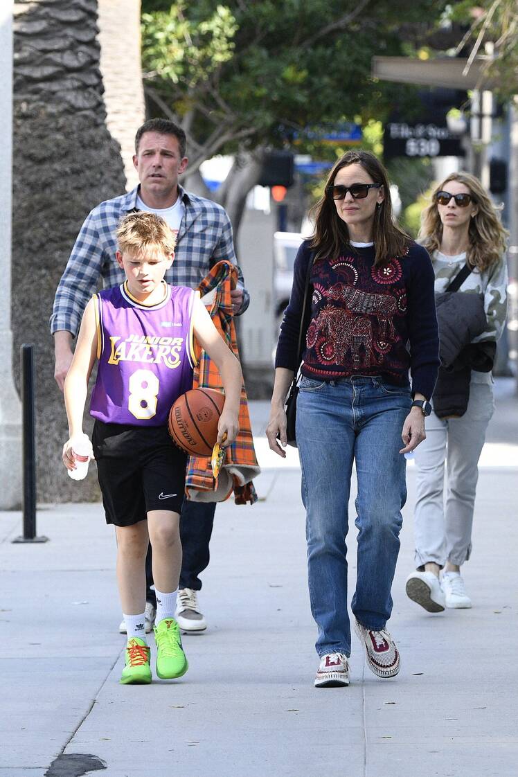 Ben Affleck Reunites With Jennifer Garner Amid Marriage Woes