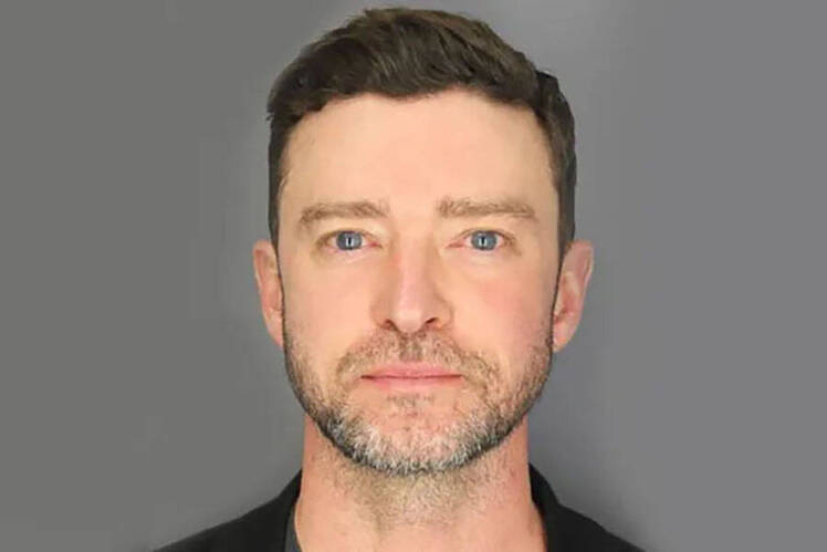 Justin Timberlake Seemingly Cracks Joke About DWI Arrest