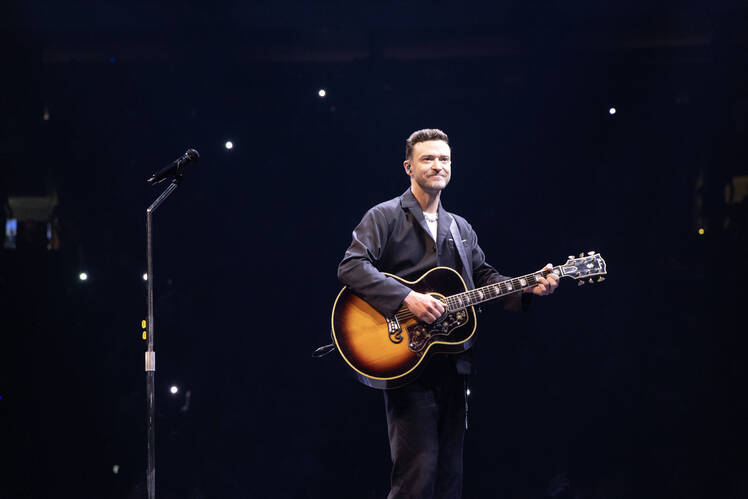 Justin Timberlake Returns to Stage After DWI Arrest: ‘I’m Hard to Love’