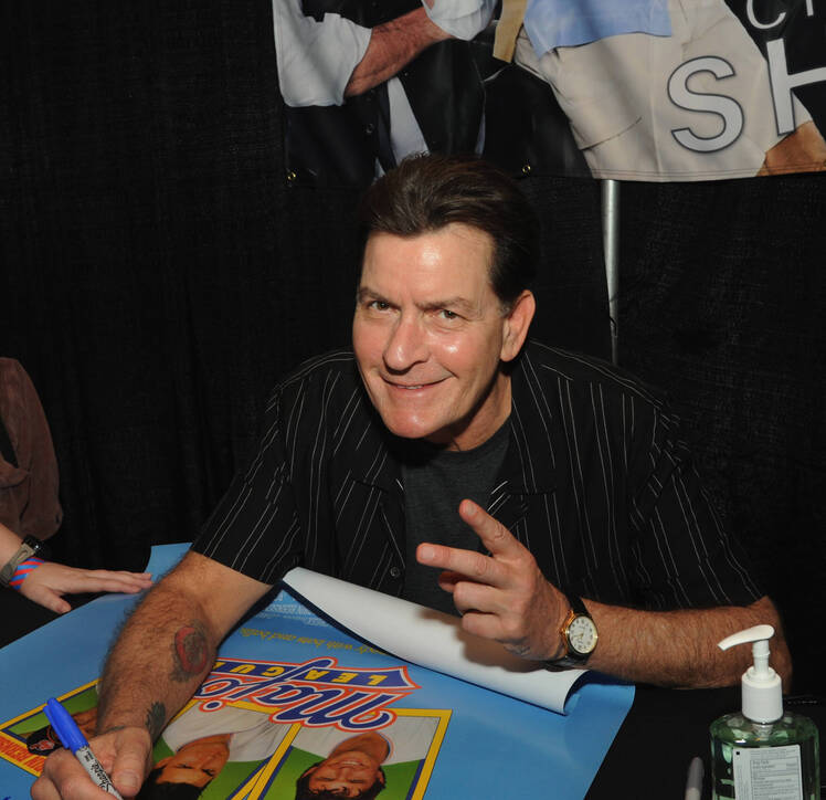 Tori Spelling Claims Charlie Sheen Offered Her a ‘Crack Pipe’