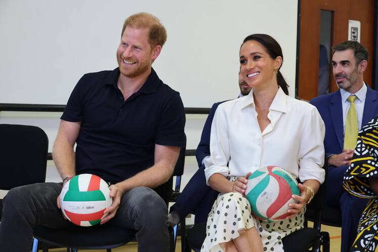 Prince Harry and Meghan Markle Are ‘Considering Returning to England’: ‘They Want to Come Home’