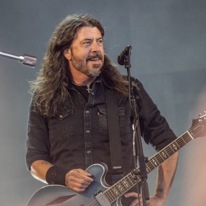 Dave Grohl Says Child in Viral Photo Isn’t His Amid Cheating News