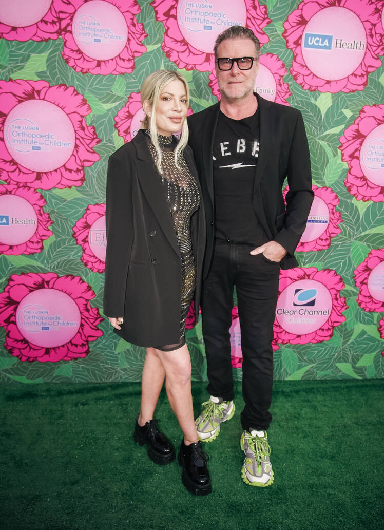 Tori Spelling Reunites With Dean McDermott Amid Divorce