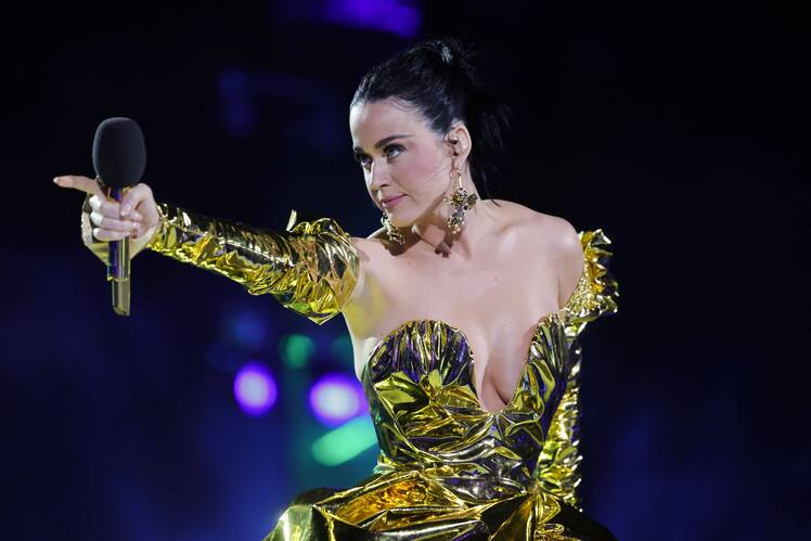 Katy Perry Demanding $6 Million From 83-Year-Old Vet