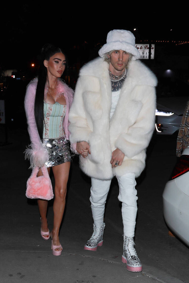 megan fox expecting baby no 1 with machine gun kelly