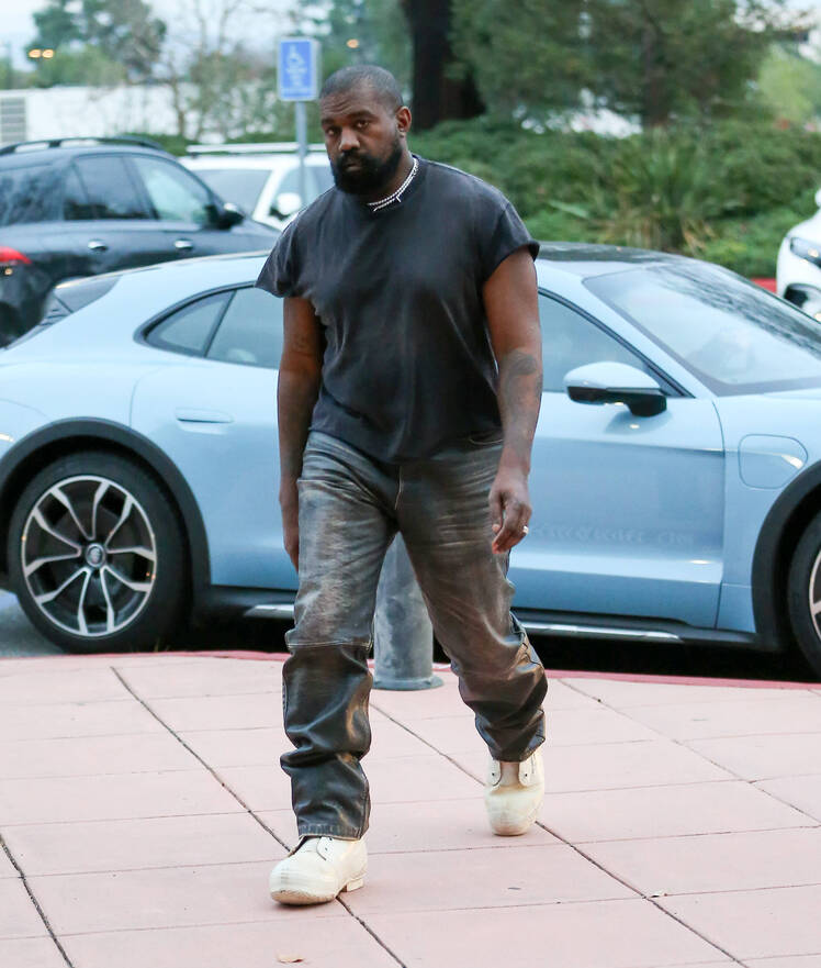 Kanye West and Bianca Censori Lookalike Spotted Amid Divorce Rumors