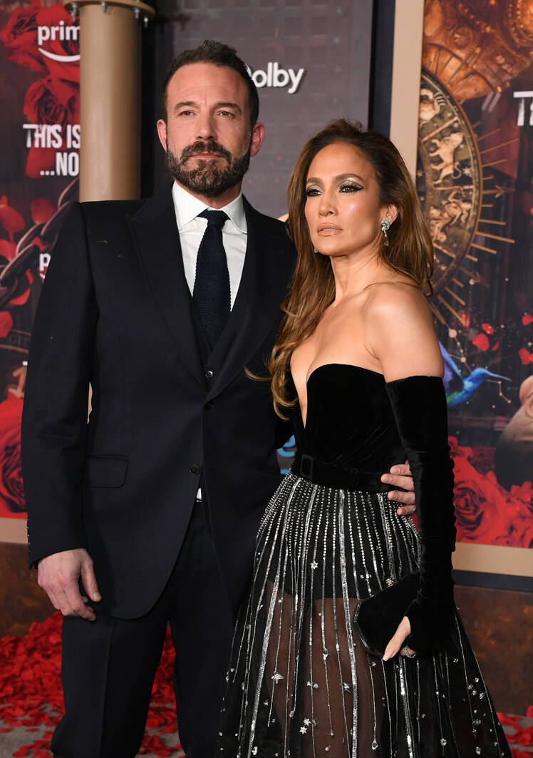 GettyImages-2009686996-Ben-Affleck-Reacts-to-Hollywoods-Most-Eligible-Bachelor-Title